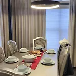 Spacious 8 Family Friend House